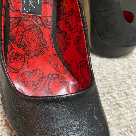 Iron Fist Black Sugar Skull Heels - Picture 4 of 6